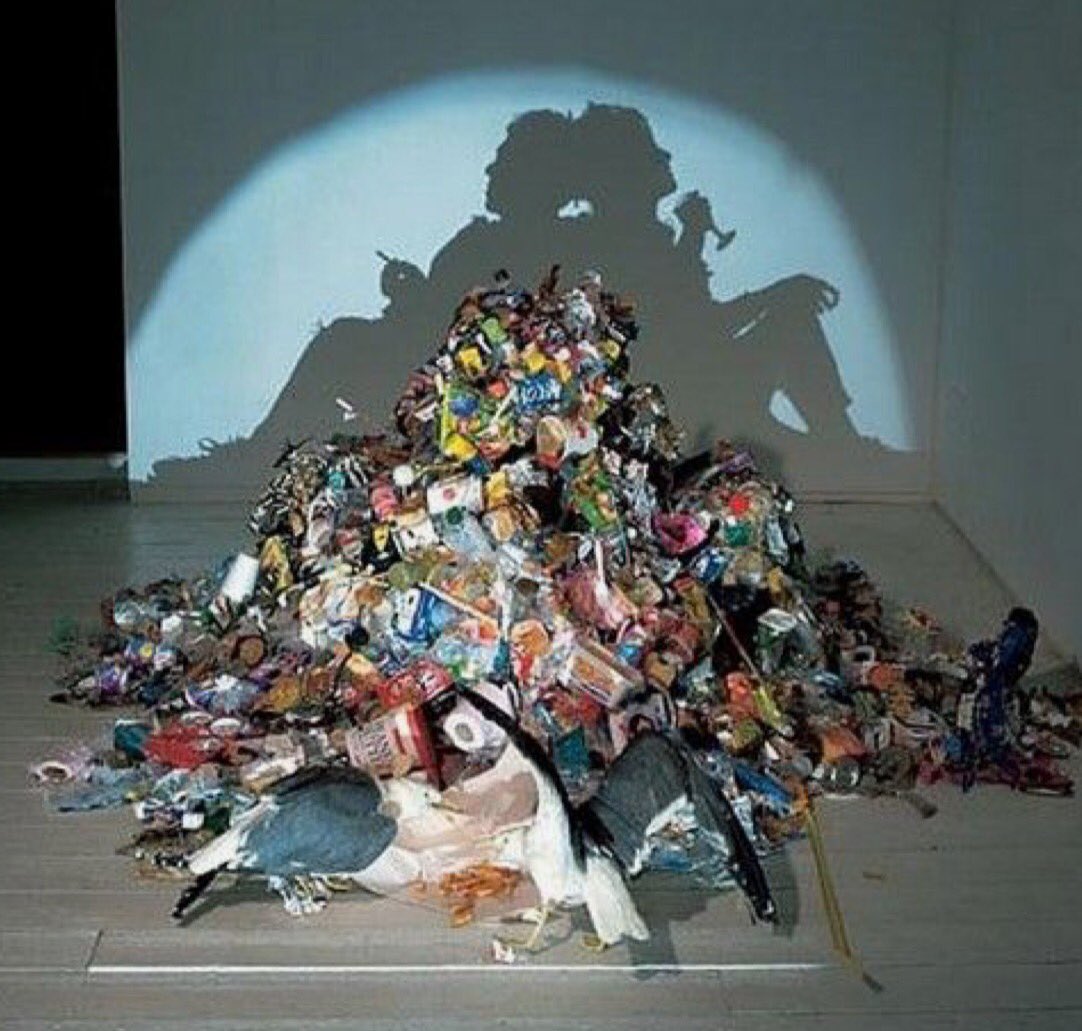 aesquinca's tweet photo. Con basura y herrería se crean increíbles sombras. El arte está presente siempre y en todo
¡Feliz fin de semana! https://t.co/iWtu8IE9Lq