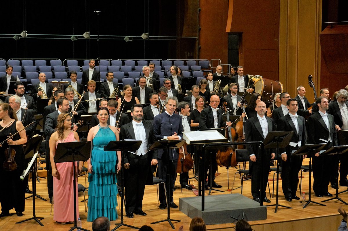 ofgrancanaria's tweet photo. Brillante clausura de la temporada @ofgrancanaria #PedroHalffter #CoroOFGC #CoroJuvenilOFGC https://t.co/sEuktnv7yS