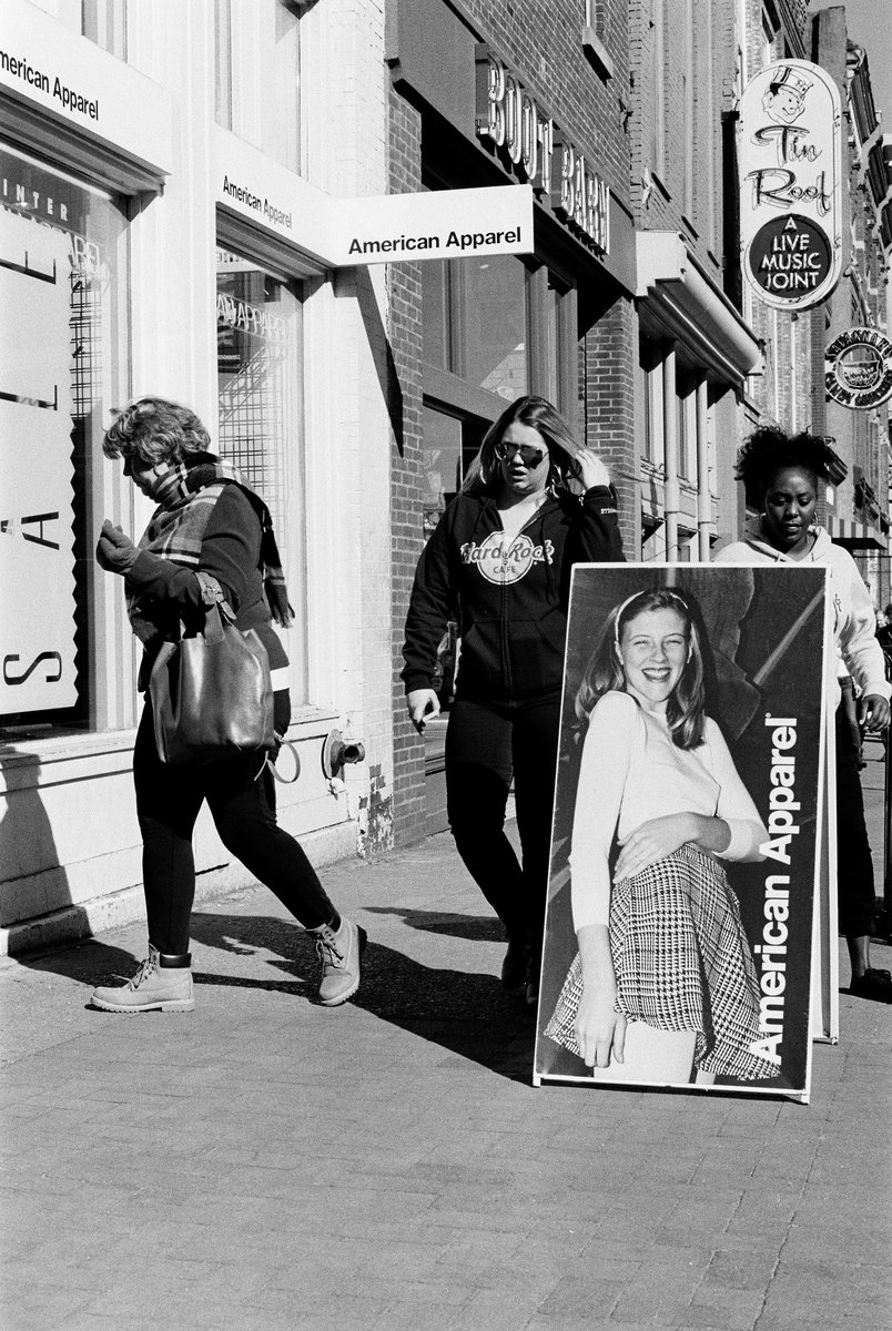 shutteringthru's tweet photo. American Apparel #streetphotography #Nashville #believeinfilm @americanapparel #FINDLab Blog https://t.co/rGw3uOgQPV https://t.co/og4epNBwaa