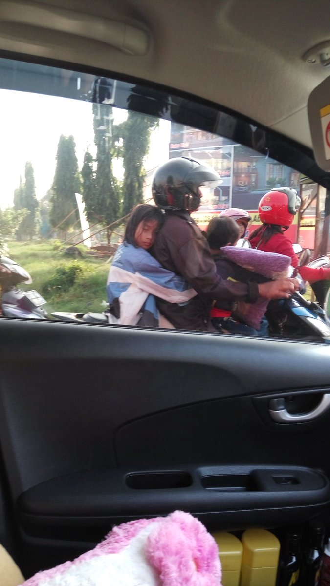 aincessa's tweet photo. @e100ss kok tidak di ikat ya....kasihan.. pasar baru mojoagung https://t.co/tEMbgsxp2K