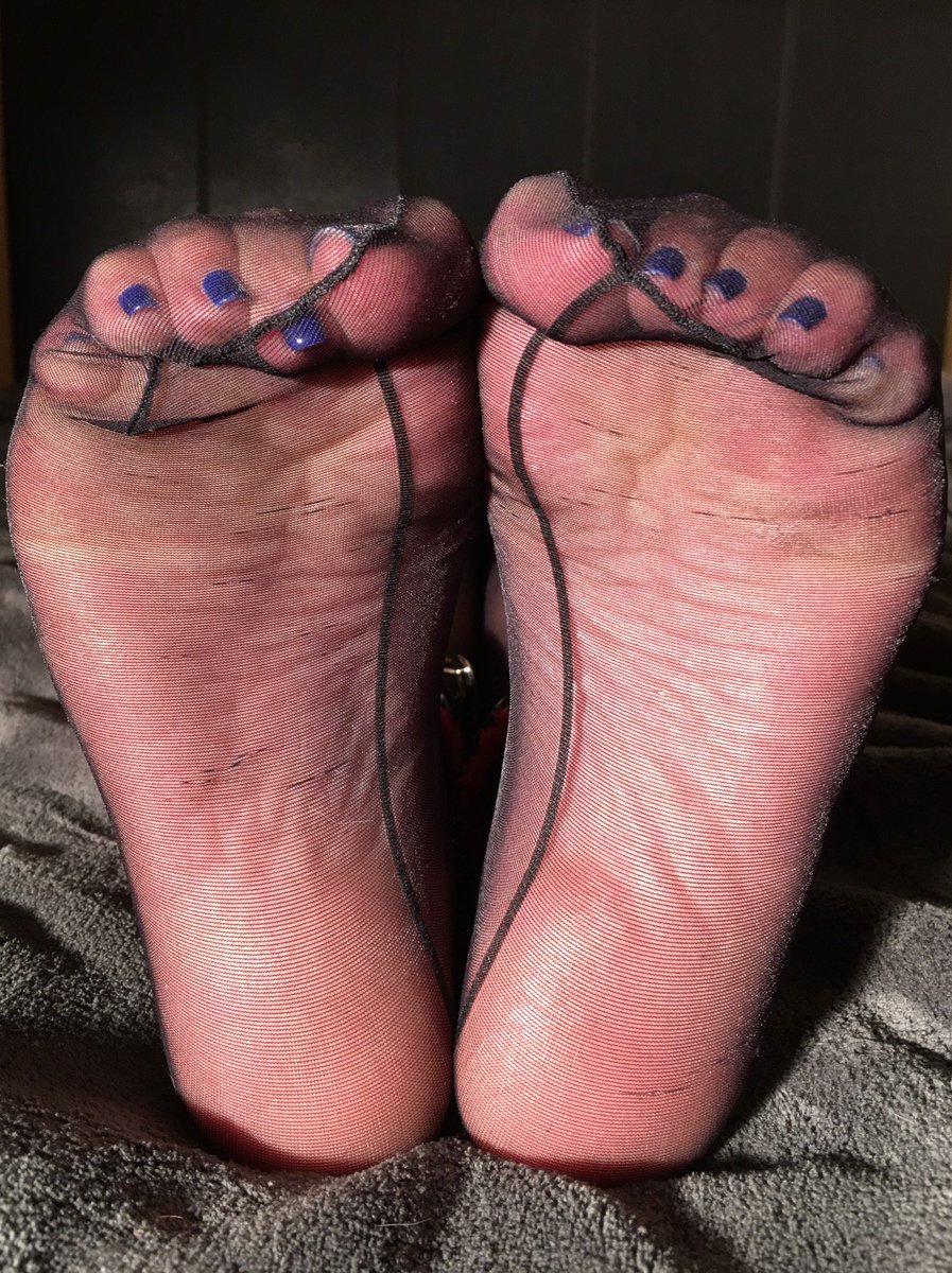 TickleSessions's tweet photo. Very beautiful nylon feet of @archattitude #ticklingsession https://t.co/KIwnGOGRiZ