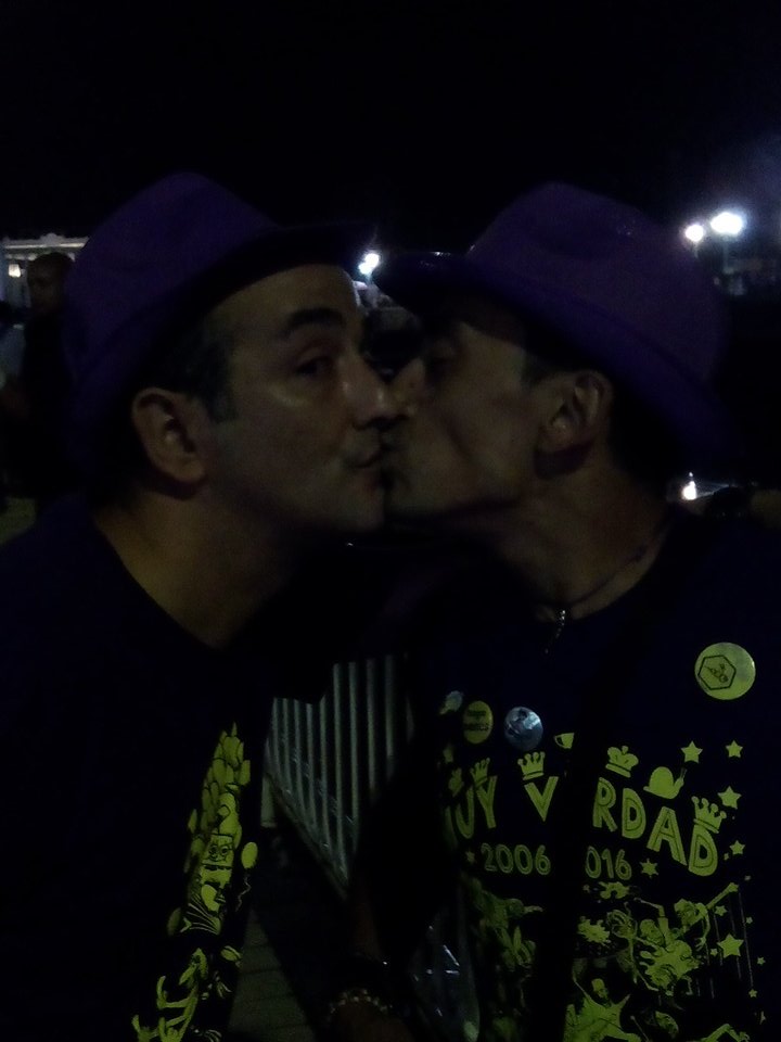 MuyVerdad's tweet photo. Entre amigos #vivaelamor #SanturtziJaietan2016 #muysanturtzi ->mi amiga Iraide @osakidetzaEJGV sanando #borrachos https://t.co/BsjKAa2jad