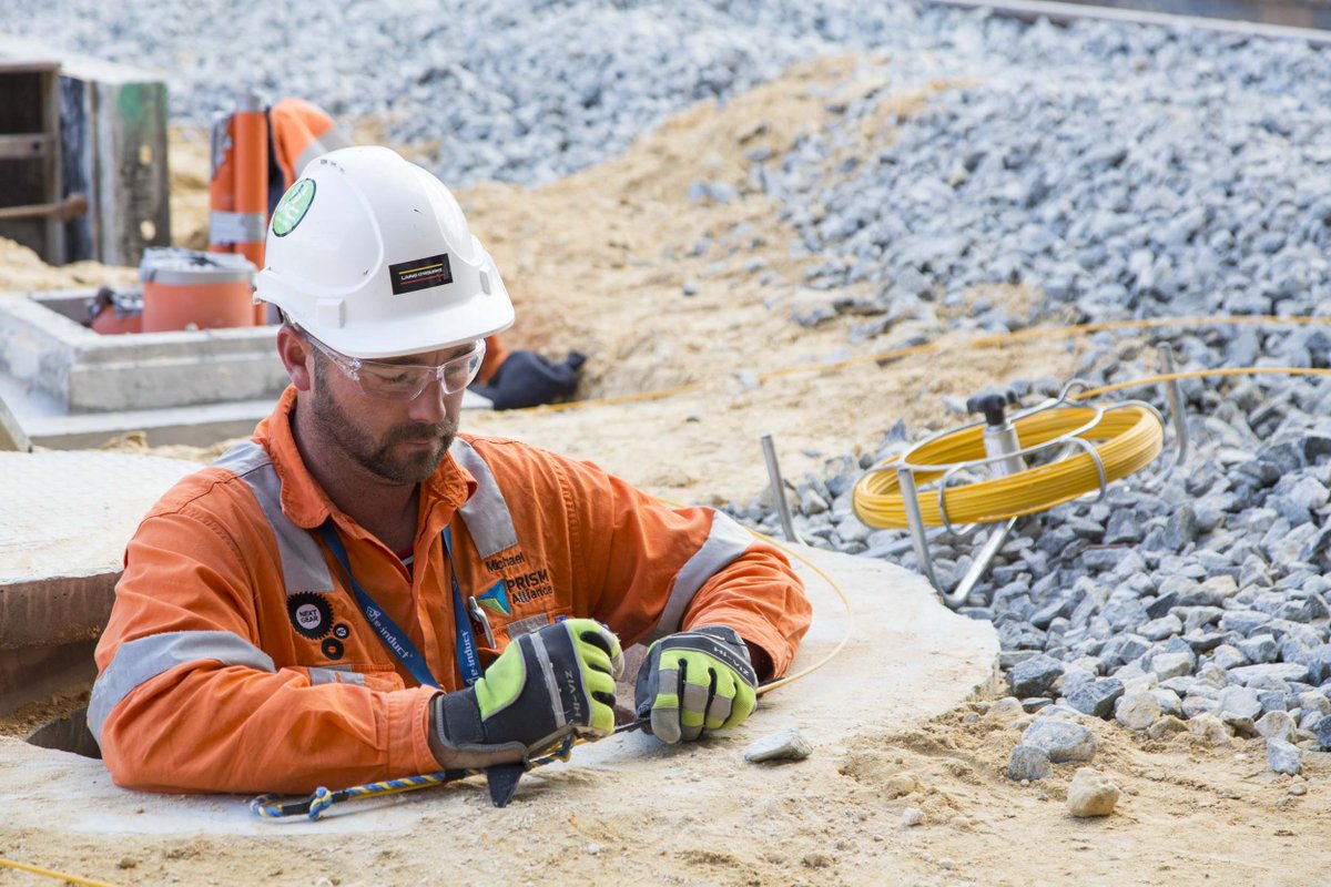 PerthTrainShuts's tweet image. Our crews have been working day/night so that trains are back up + running on the for first service tomorrow (Sun).