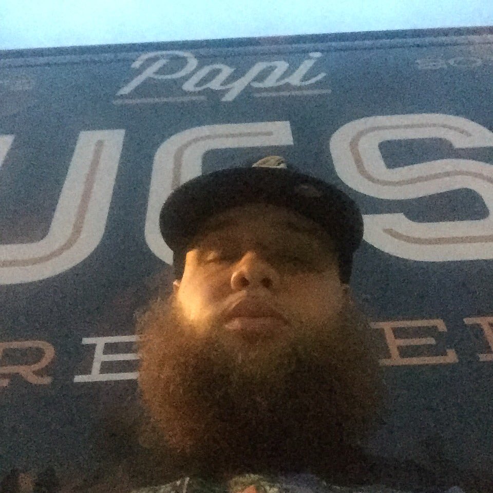 DominiBarber's tweet photo. When it's raining and thundering so you have to stay behind the truck because @papiquesotruck is life. #papiqueso https://t.co/qobBjVcuQX