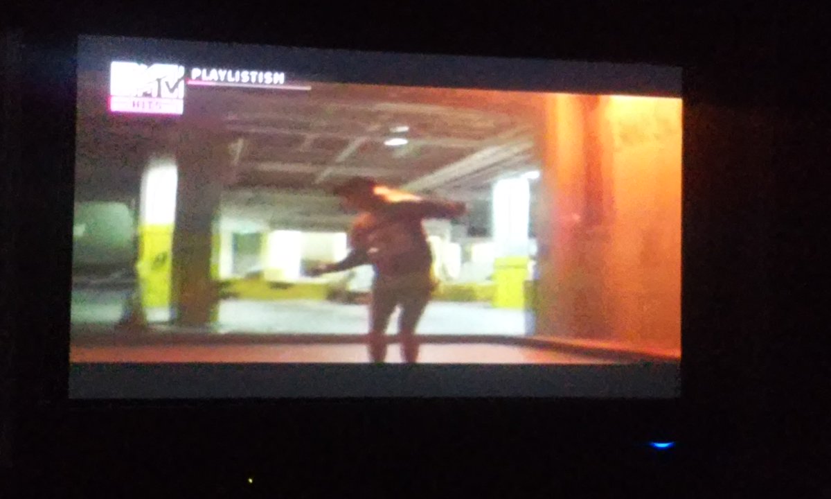 Ferasa_Alcatraz's tweet photo. @MTVLA aqui viendo un video de the red hot chilli peppers 
Pongan guns and roses por favor https://t.co/Mom88GeZfu