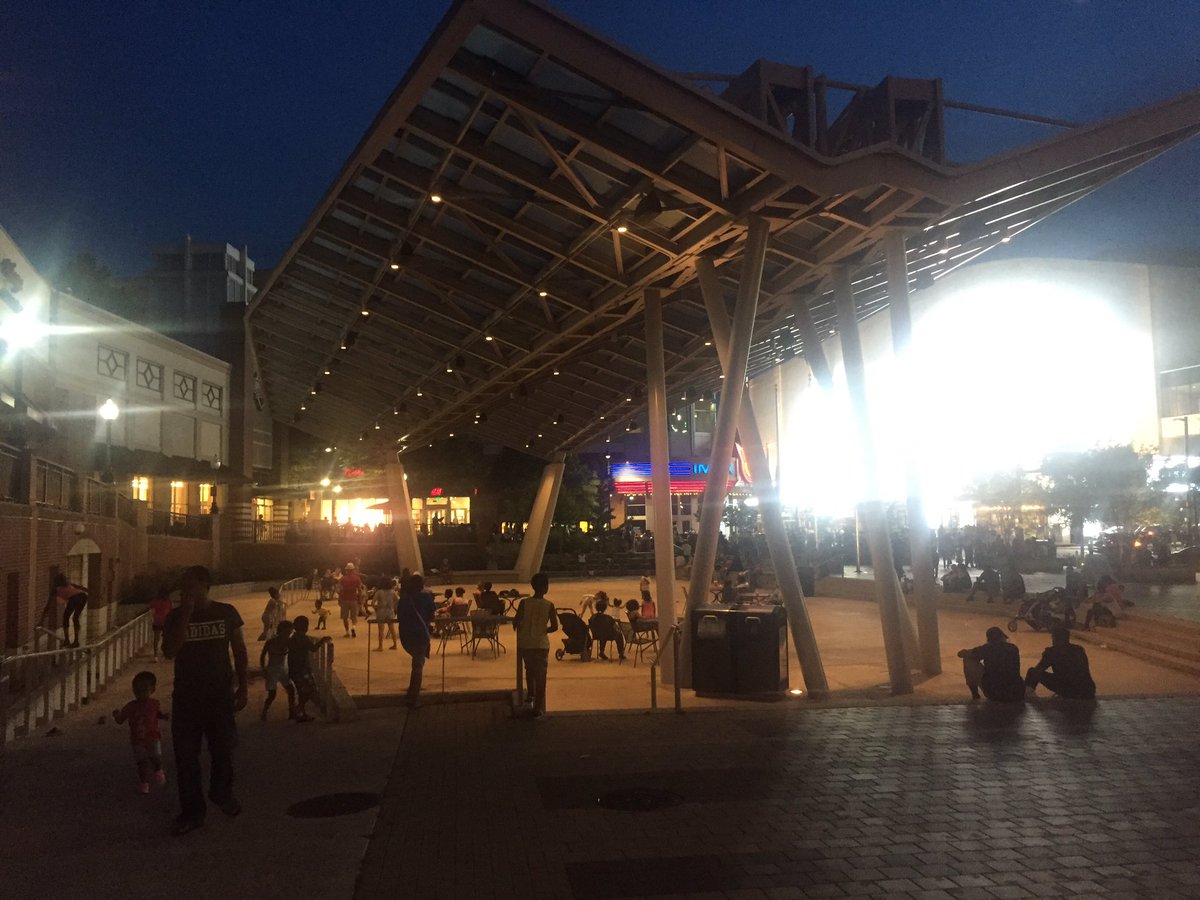 EricinMoCo's tweet photo. Another beautiful night on #VeteransPlaza in #SilverSilver https://t.co/54EoSirnhr