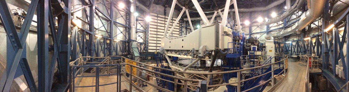 Shales11's tweet photo. Inside #ESO #VLT UT3 for the opening! It's going to be a good night! https://t.co/86w8XL3KN2