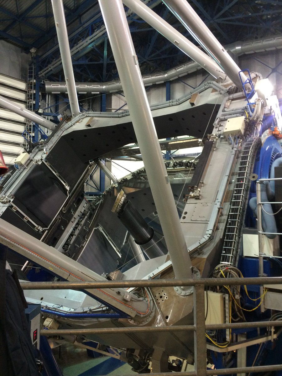 Shales11's tweet photo. Inside #ESO #VLT UT3 for the opening! It's going to be a good night! https://t.co/86w8XL3KN2