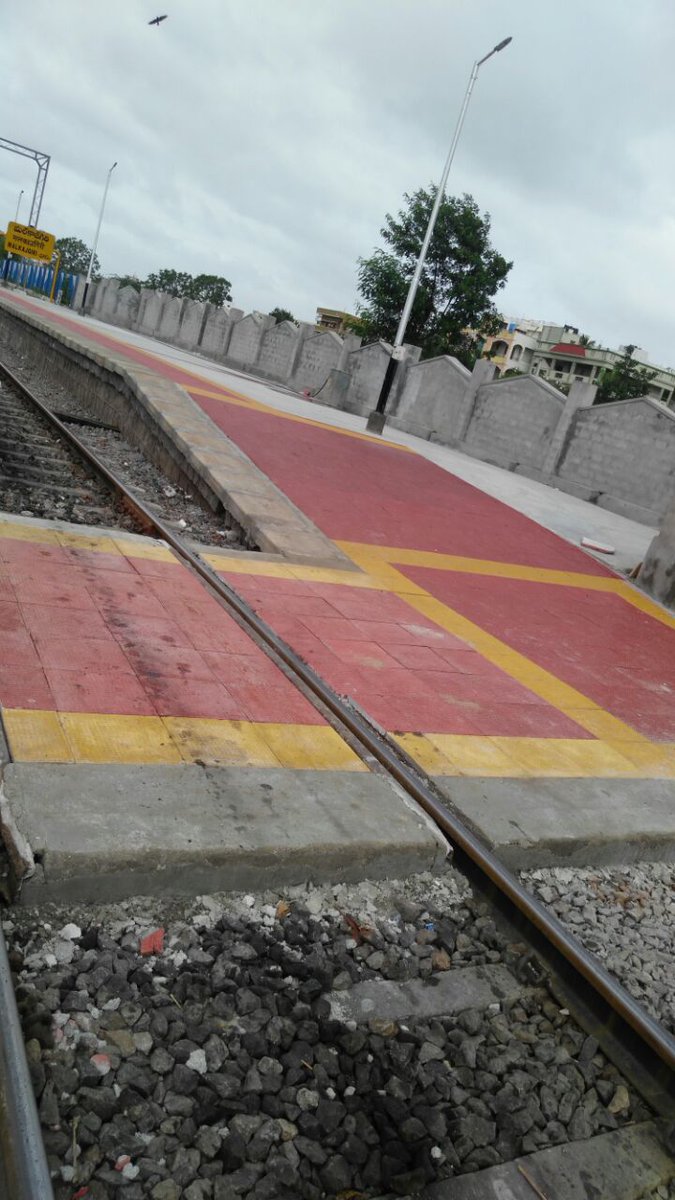 drmhyb's tweet photo. Efforts towards providing better amenities to passengers. New pathway provided at malkajgiri station https://t.co/fsqVJzMONc
