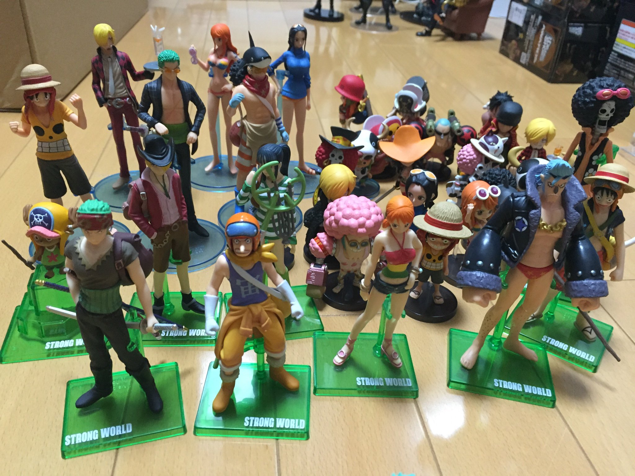 Twitter এ たけぞう 5周年 フィギュアコレクター 今週末もフィギュア整理 笑 過去の劇場版はかたづけますー ワンピース ワンピースフィギュア フィギュア フィギュアコレクション フィルムz ストロングワールド 超ワンピーススタイリング T Co