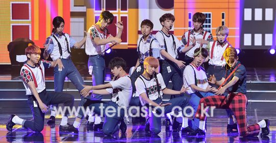 its17forums's tweet photo. [PHOTOS] 160708 Seventeen at 2016 Miss Korea
#세븐틴 #아주NICE 
https://t.co/FXiU3T8QBi https://t.co/JTpylpv3oZ