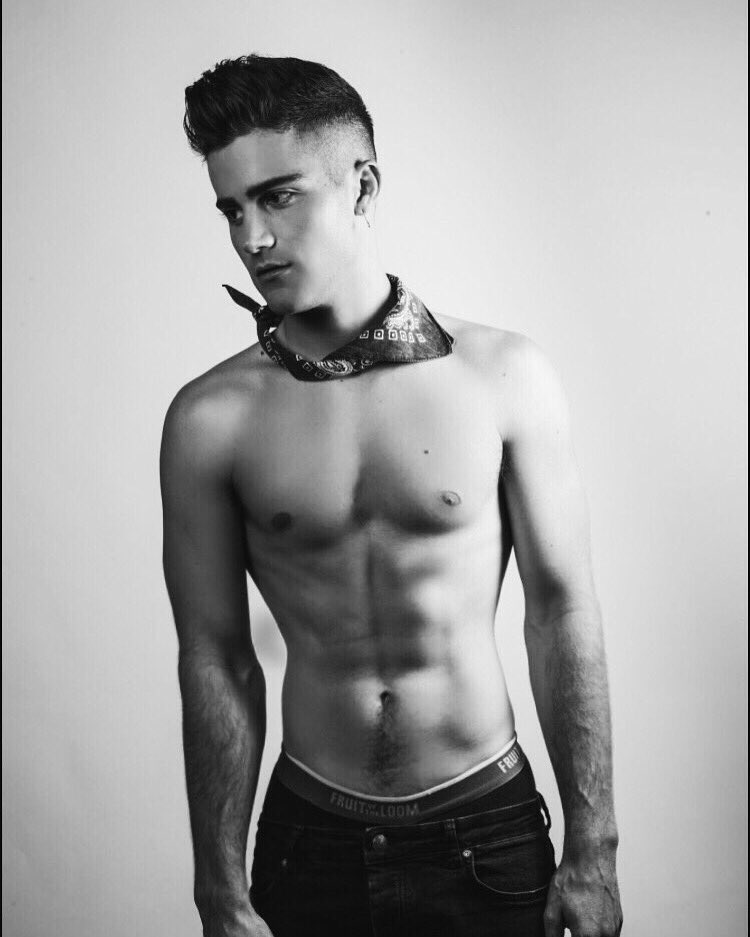 maxehrich's tweet photo. Thanks for the rad cut #davidpierre #modshairla 
📸 : #princessstella 
https://t.co/Axobp47SIl https://t.co/oRmQg2Cn47