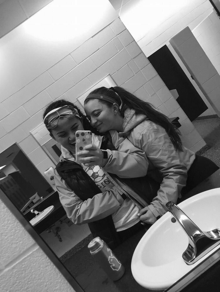 koster_zoe's tweet photo. Happy bday bitch! 👭❤️ love ya https://t.co/2plHDujSRe