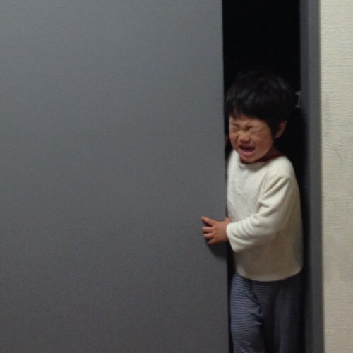 fukuku3's tweet photo. 三男が夜泣きながら起きてくるシリーズの写真見て笑った https://t.co/m6OOYGBuFY