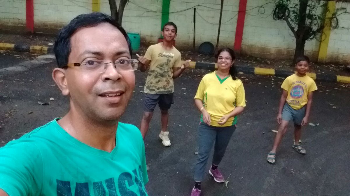 Chennairunners's tweet photo. #FamilyRelay - today at 6pm @ Nehru Stadium! Nitros #RunningFestival with live streaming at https://t.co/zXdWtSyz2Z https://t.co/cf4UNG4HWI
