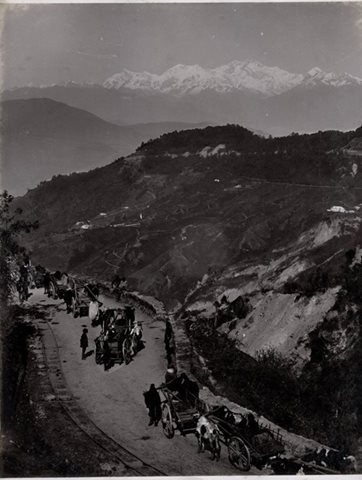 TheDarjChron's tweet photo. World's Oldest Operating Photo Studio Shuts DowN - Some pics they clicked of #Darjeeling

https://t.co/943dSBuGTK https://t.co/57LnHL7I45