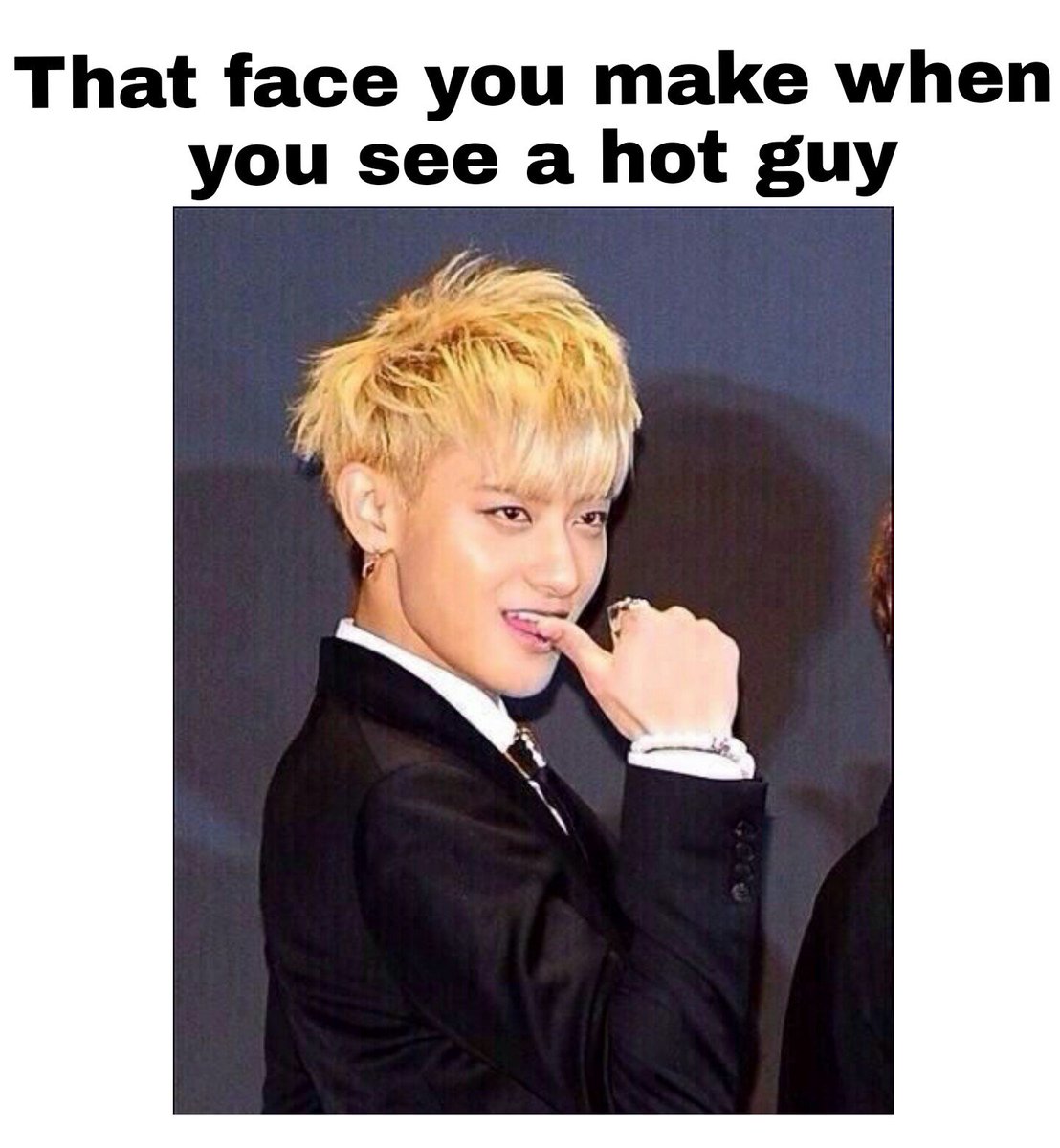 BYEohNoNiall's tweet photo. Let me try this 😂😂😂✌✌

#SSPH1stPaandar
#TAO1stAnniversary https://t.co/YTUoEnPzuf