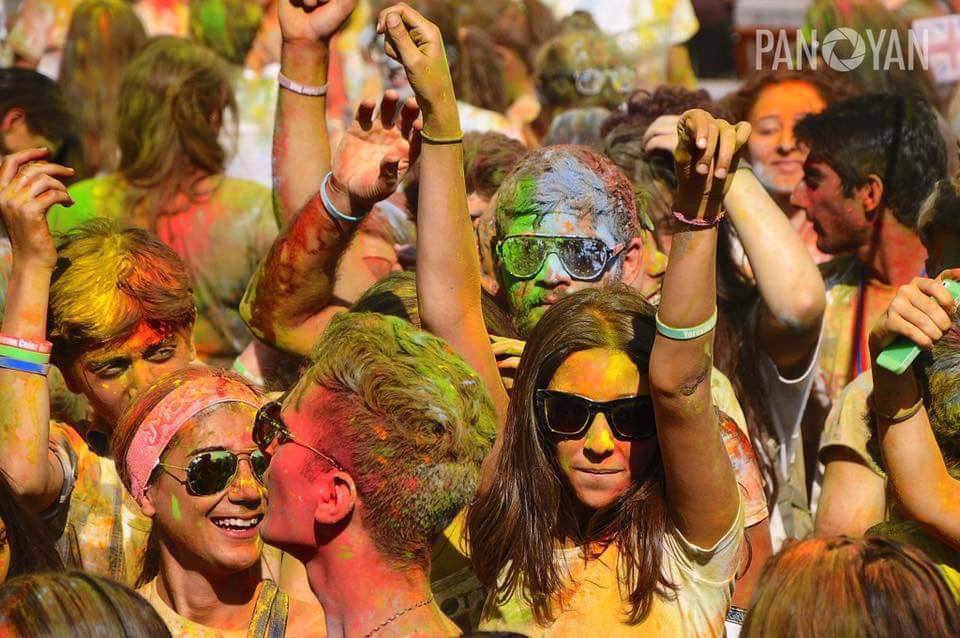 araz_baghd's tweet photo. #ycr #YerevanColorRun #Yerevan #EVNSummer #Armenia https://t.co/ysYZ7moeRI