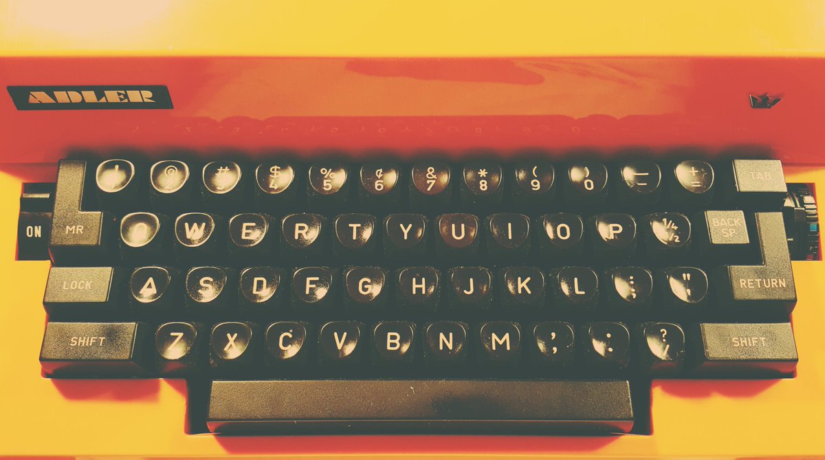 WritingMachines's tweet image. Doing some writing tonight, old-school. #typewriter #Adler #amwriting #amtyping