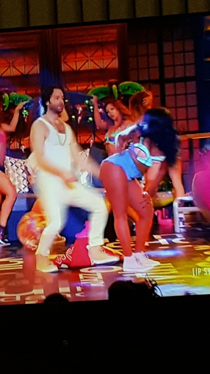 WhiskeyOnTap's tweet photo. @chrisdelia #lipsincbattle just made my night #behindthetimes but lolololol https://t.co/zdRIKW8JFk