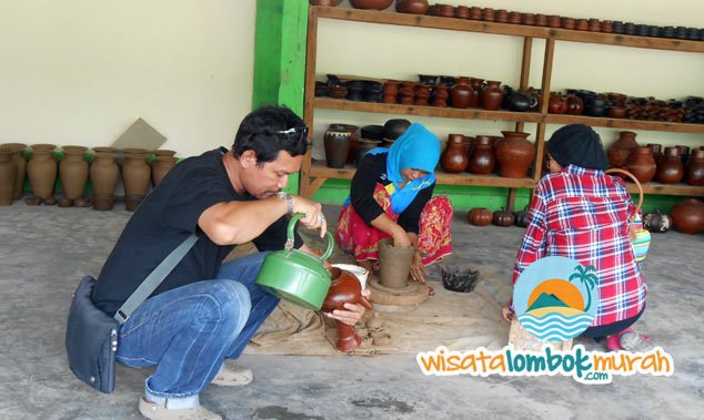 wisataonline's tweet photo. Ini Dia Kerajinan gerabah di Desa Banyumulek Lombok Yang Harus Anda Kunjungi > https://t.co/KHnnVkGB1X
#lombok https://t.co/sKRDft6vQ5