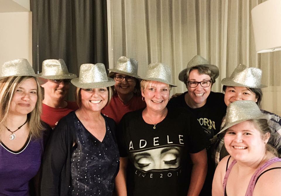 TribeTobias's tweet image. A few of our Midwestern Pigeons flocking together for #FrankFedoraFriday #Outlander #AskThemAboutTobiasOnAStick