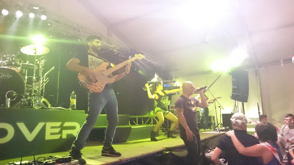 GrupoLaCover's tweet photo. #CoverBand #EnDirecto #Arroyal https://t.co/5Cb6Z7CX2D