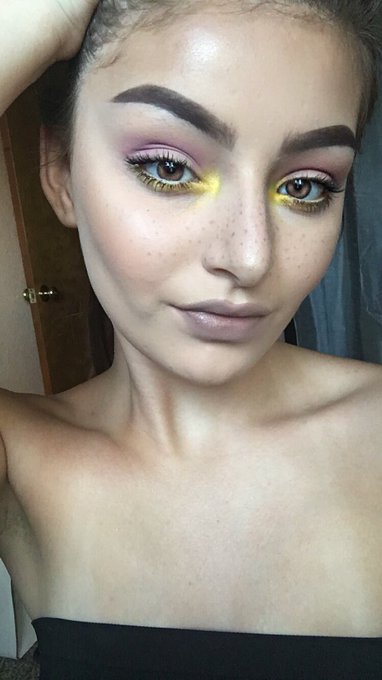 Watch Shelby's leaked NSFW photo on TwXstars