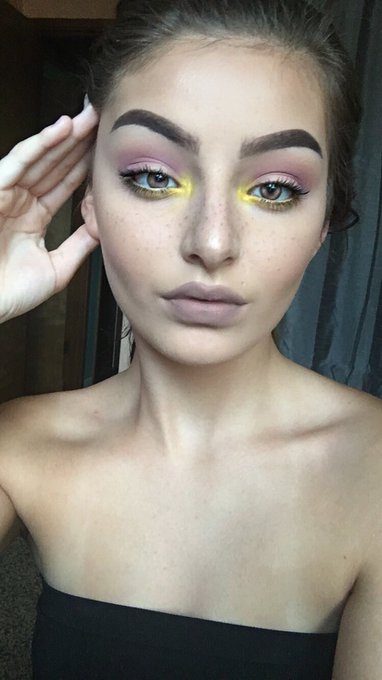 Watch Shelby's leaked NSFW photo on TwXstars