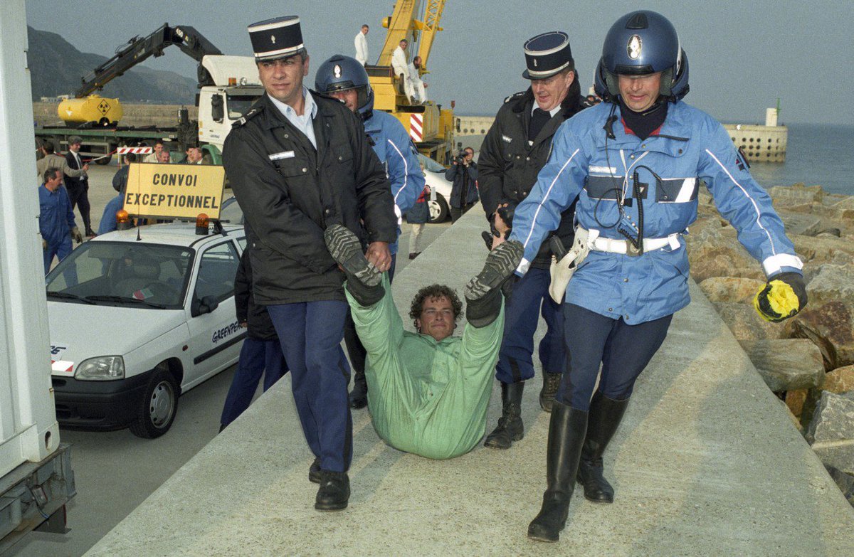 Goedemorgen Nederland , FF een foto van ėėn van onze regeringsleiders , zeg maar voor jasje dasje en echtscheiding.