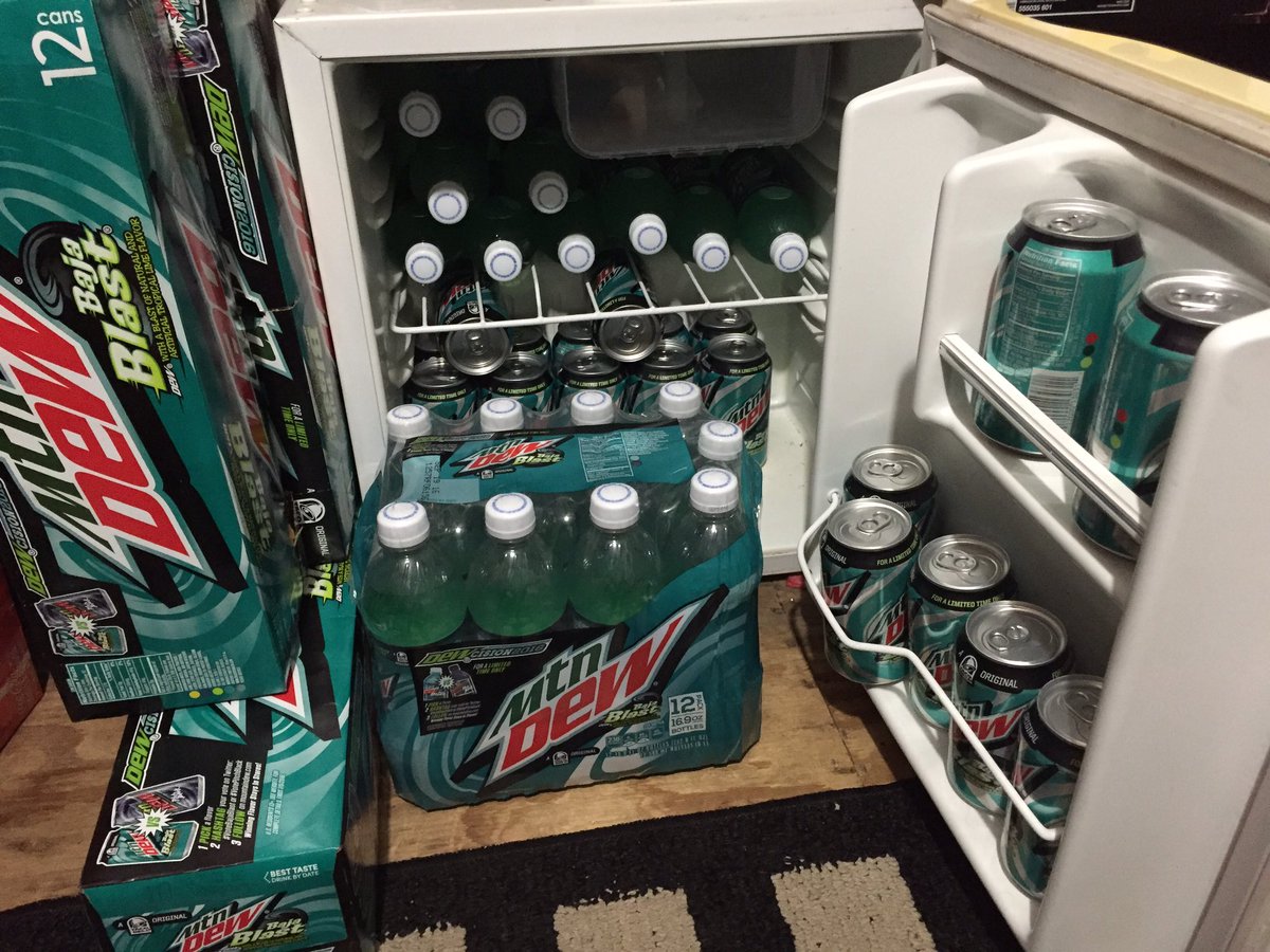 reesemcduffie's tweet photo. Couldn't fit all my Baja in the pic 😂#dewstock #bajablast https://t.co/vwAPz9qbt4