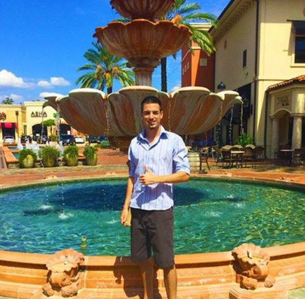 _petersfunlife's tweet photo. Just had to stop exploring and take a picture in front of this massive fountain! https://t.co/fEk0HxUnKA