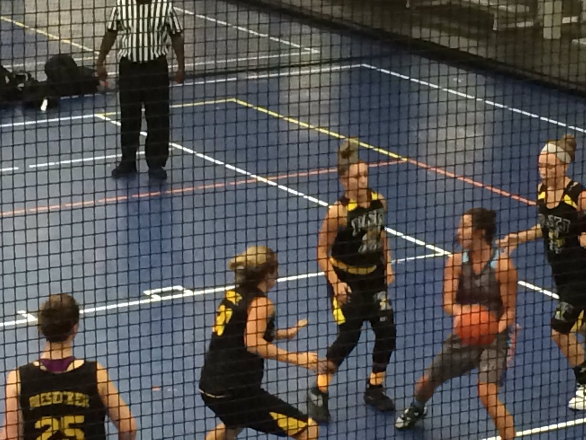 TheOnlyRia's tweet photo. Team effort! Congrats! 5-1 #PAYJ-ELITE@Blue_Chip_Bball USA Invitational πππ@Mee_yahh #july grind https://t.co/WyU0hpX6GL