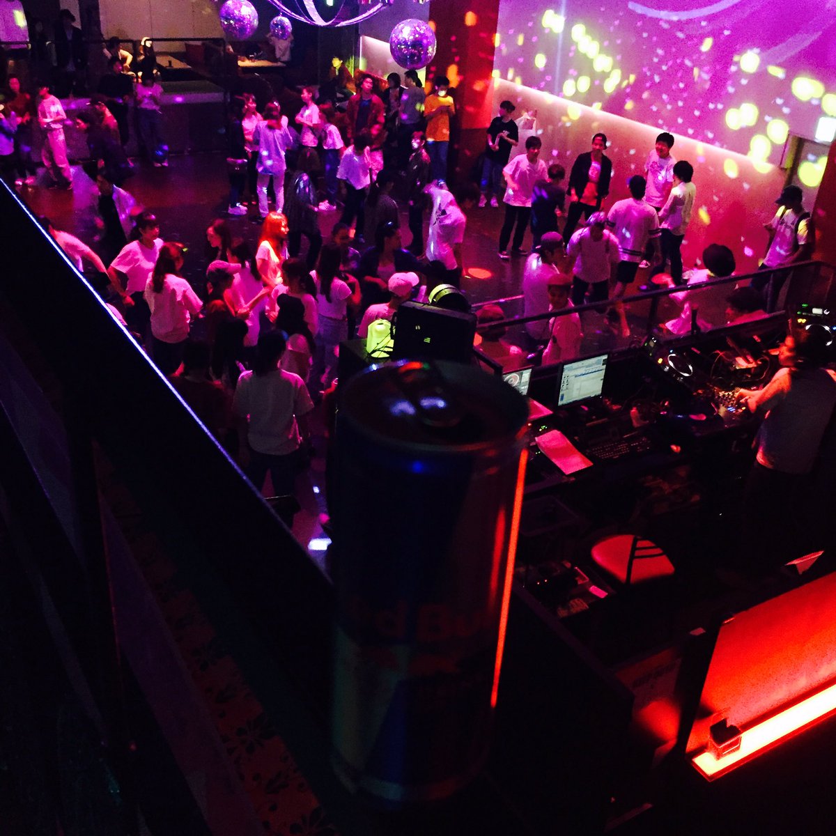 DJ timeです！18thのにしけんさんが回してくれています！