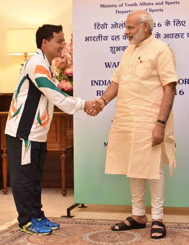 Mera pehla tweet :) 
PM Narendra Modi Sir ko milke bahot acha laga. Rio mai acha karne ki koshish karenge. Jai hind