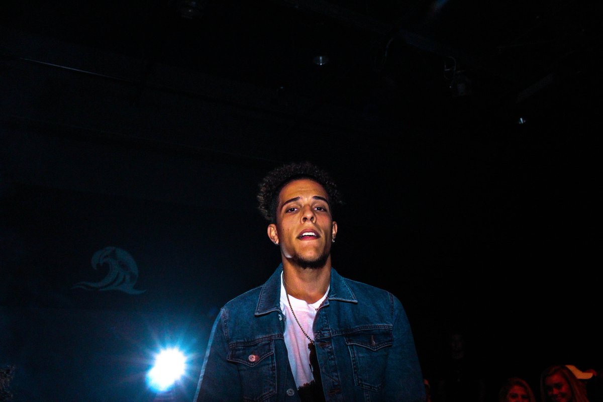 PerryMellone1's tweet photo. PREVIEW OF TONIGHTS SHOTS FOR @JWAVYSOUNDS #jwavy #safewatersounds
SHOT BY: Me https://t.co/0GVnqEMpya