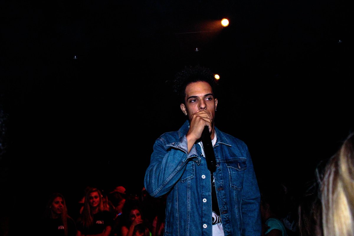 PerryMellone1's tweet photo. PREVIEW OF TONIGHTS SHOTS FOR @JWAVYSOUNDS #jwavy #safewatersounds
SHOT BY: Me https://t.co/0GVnqEMpya