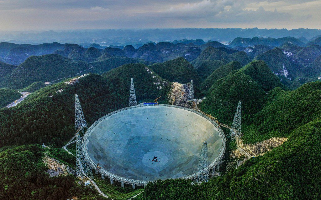 TravelLeisure's tweet image. China is on the hunt for alien life with the world's biggest radio telescope: tandl.me/29uuUeQ
