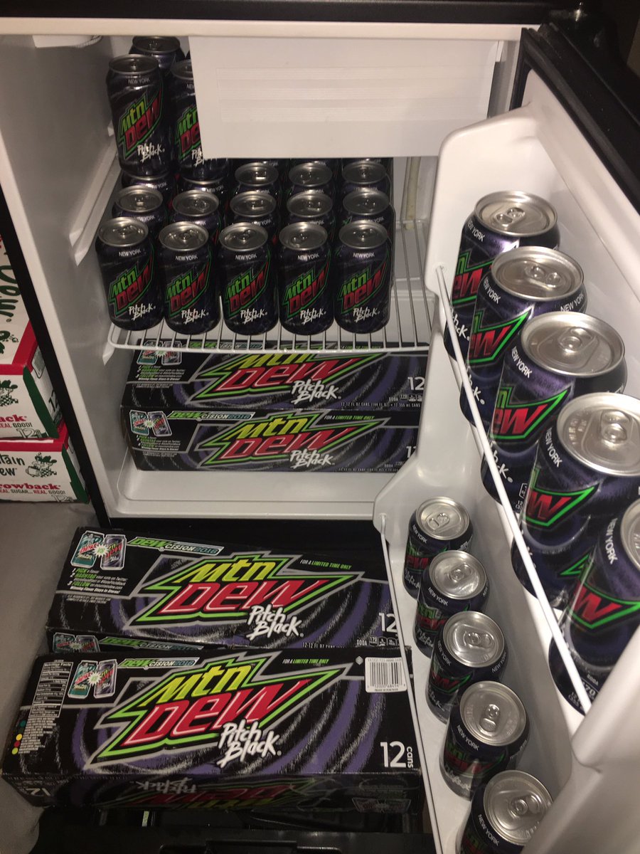 mnmtwinz's tweet photo. I WENT ON A JOURNEY FOR THESE LAST MINUTE CASES! I hope these votes count. 🙏🏾 @MountainDew #DewStock #VotePitchBlack https://t.co/G5UcD0VDIt
