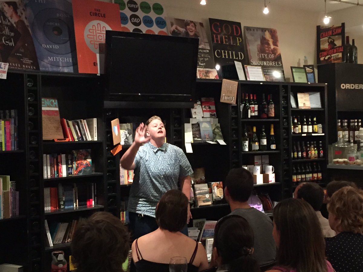 thekatescomedy's tweet image. .@ElyseNylin soap chats at the @BookCellar #Windchimes and #IrishSpring @FemComique