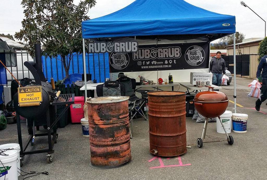 wooooo! pit site setup for <a href="/uisbbqcomp/">Up In Smoke BBQ Comp</a> keen to get the smokers going ☺
•••••••••••••••••••… ift.tt/29sBOQB