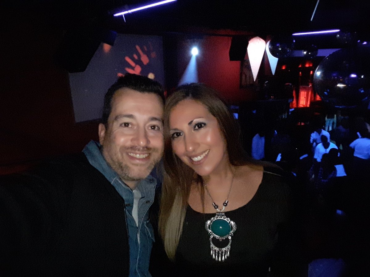 altacordobense's tweet photo. Reventando la noche con @Celestina009 en #ReynoClub
Mañana baldeo la vereda y después me voy a jugar a las bochas https://t.co/B7ipOmekfk