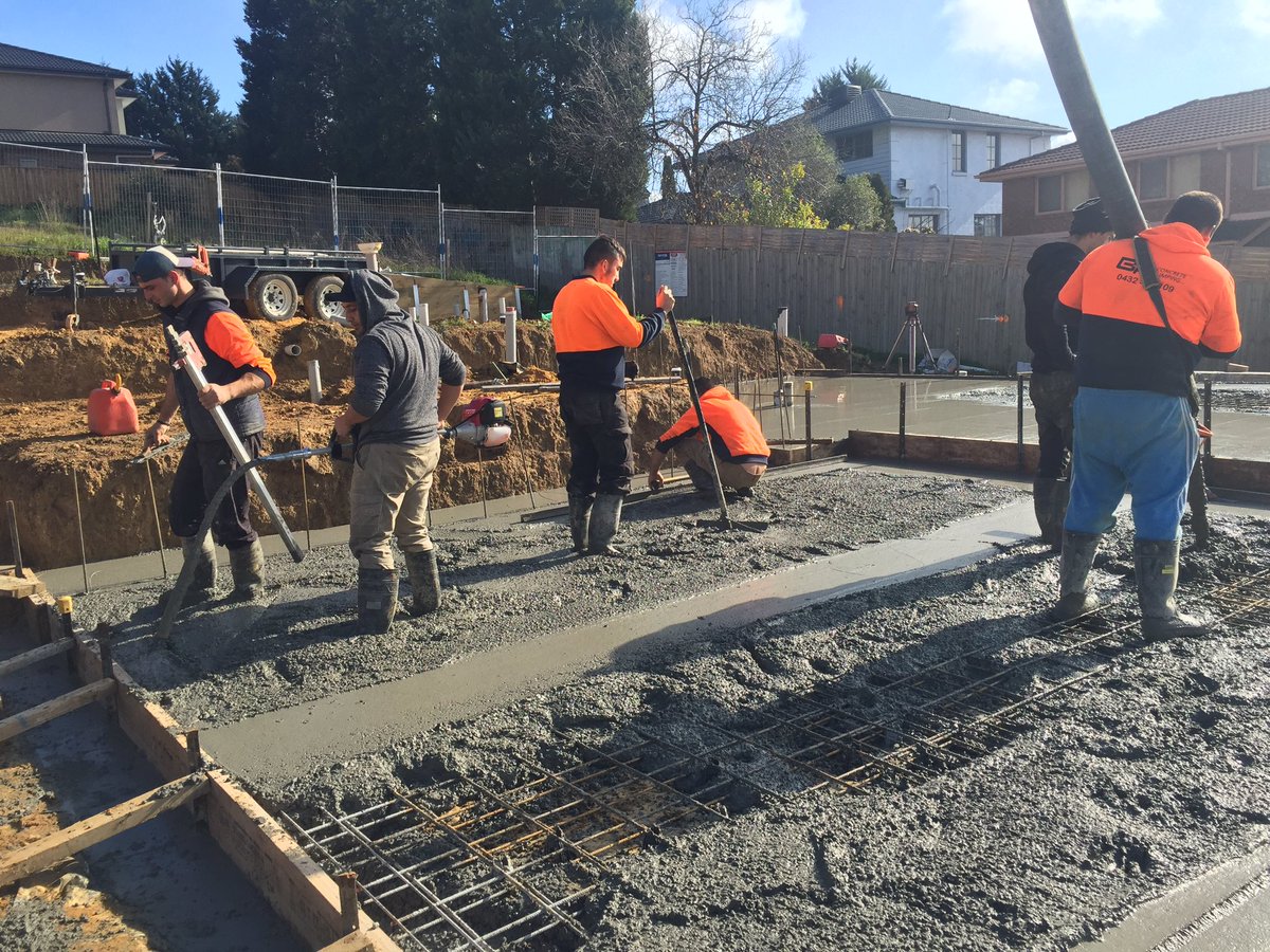 LockUpBuilders's tweet photo. Boys working hard this Saturday to complete stage 1 of a 4 stage pour in Doncaster East #BaseStage #BuilderLife https://t.co/e7gy3grOIp