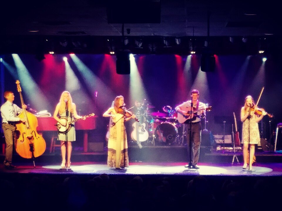 ellenhaygood's tweet photo. What a great way to end a day full of bluegrass ๐คโจโค๏ธ #bransoncountryusa #sixthshow https://t.co/geoYOh2fSL