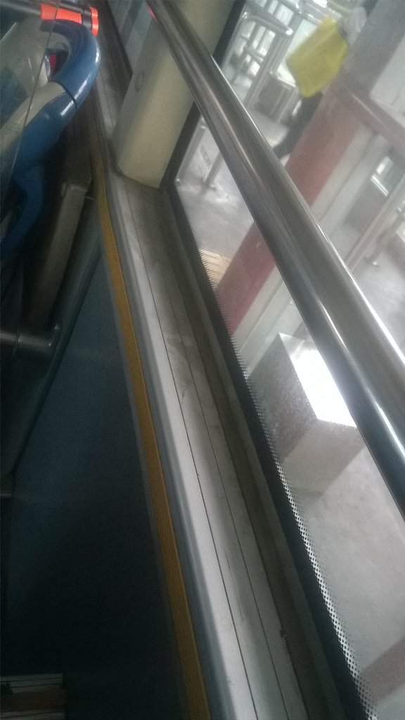JeftaJulioGre's tweet photo. Mimin. Tolong diperhatikan kebersihan armada bus ya min. Terima kasih @PT_TransJakarta https://t.co/SuolHQTM90