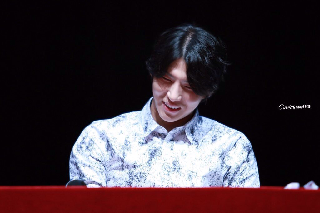 VixxLeoPics's tweet photo. Love it when he's doing this 😍
#VIXX #LEO #빅스 #레오 https://t.co/CcZXnKmEVo