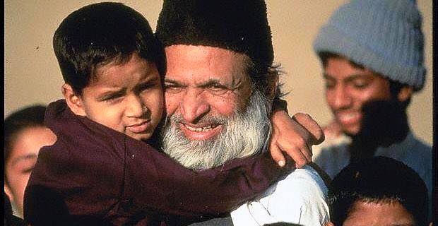 jsalaat's tweet photo. #Edhi was the real manifestation of love for those who were socially vulnerable, impoverished, and poor #DieLikeEdhi https://t.co/gQyXGjums2