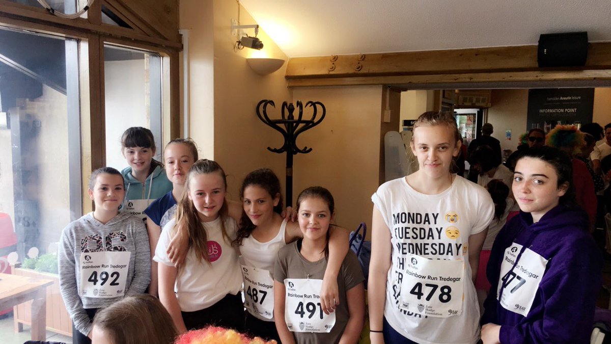 UsGirlsCaer's tweet photo. Our girls are ready to go #rainbowrun #runrobborun @UsGirlsTweet @StreetGameWales https://t.co/pWo0JOqt2V