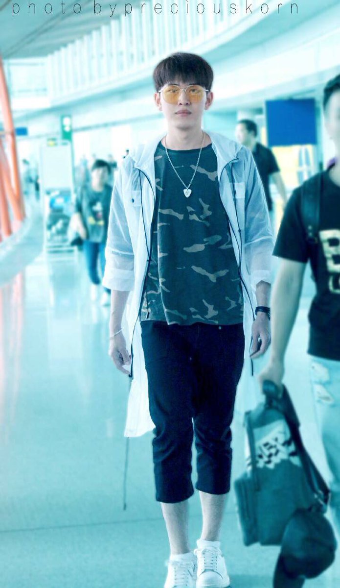 precious_korn's tweet photo. 20160531 Yiwu ->Beijing  #孔垂楠 #korn #孔垂楠korn #kongchuinan #演員孔垂楠 #新偶像孔垂楠 #孔垂楠高绍轩 #人生若如初相見 #识汝不识丁 #遇见最好的孔垂楠 #孔垂楠旋风少女 https://t.co/FWyAvKiv06