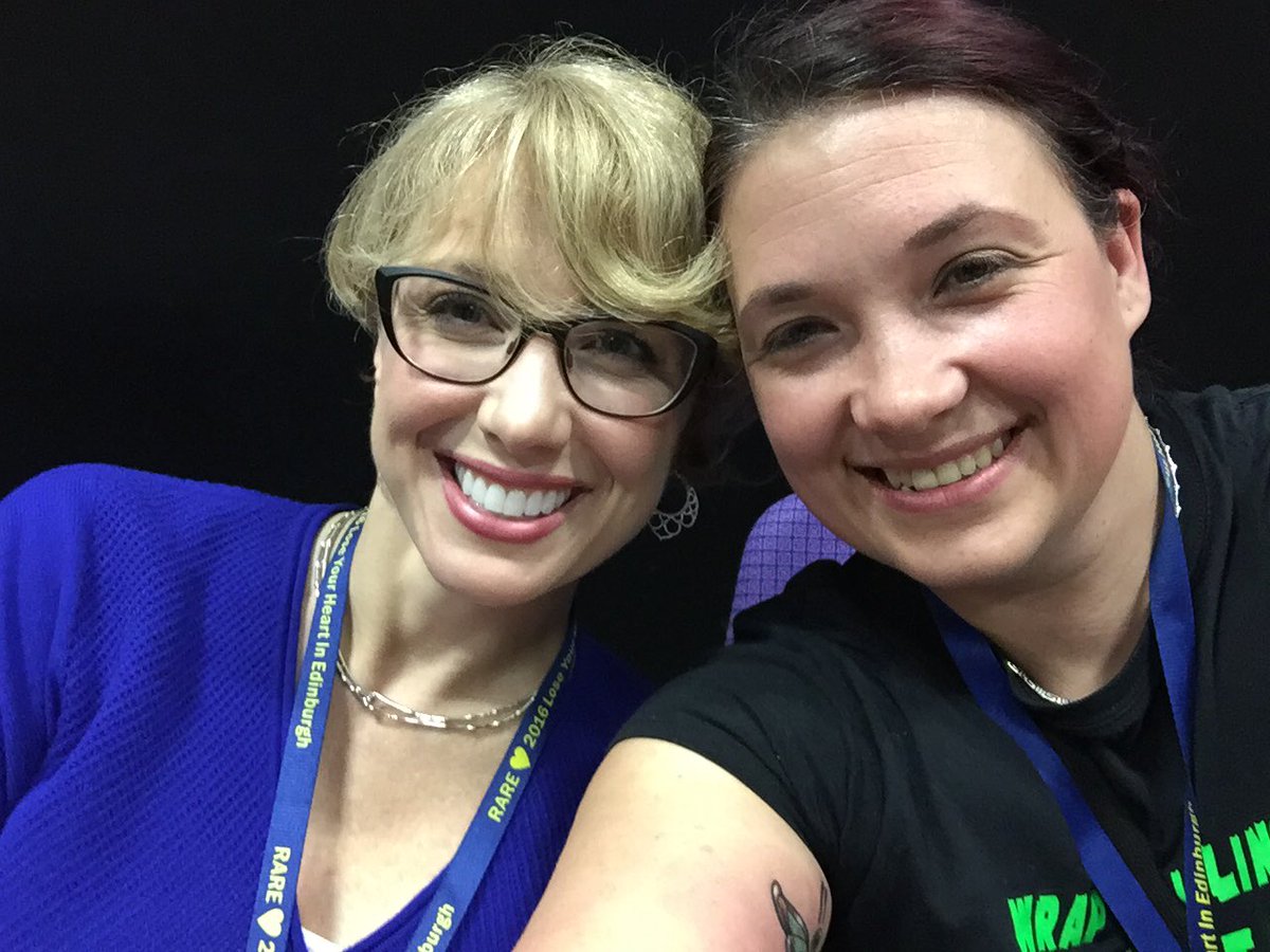 Can't believe I got to meet this amazing woman. A true inspiration to this Valkyrie <a href="/kresleycole/">Kresley Cole</a> #drinkwinewritenix